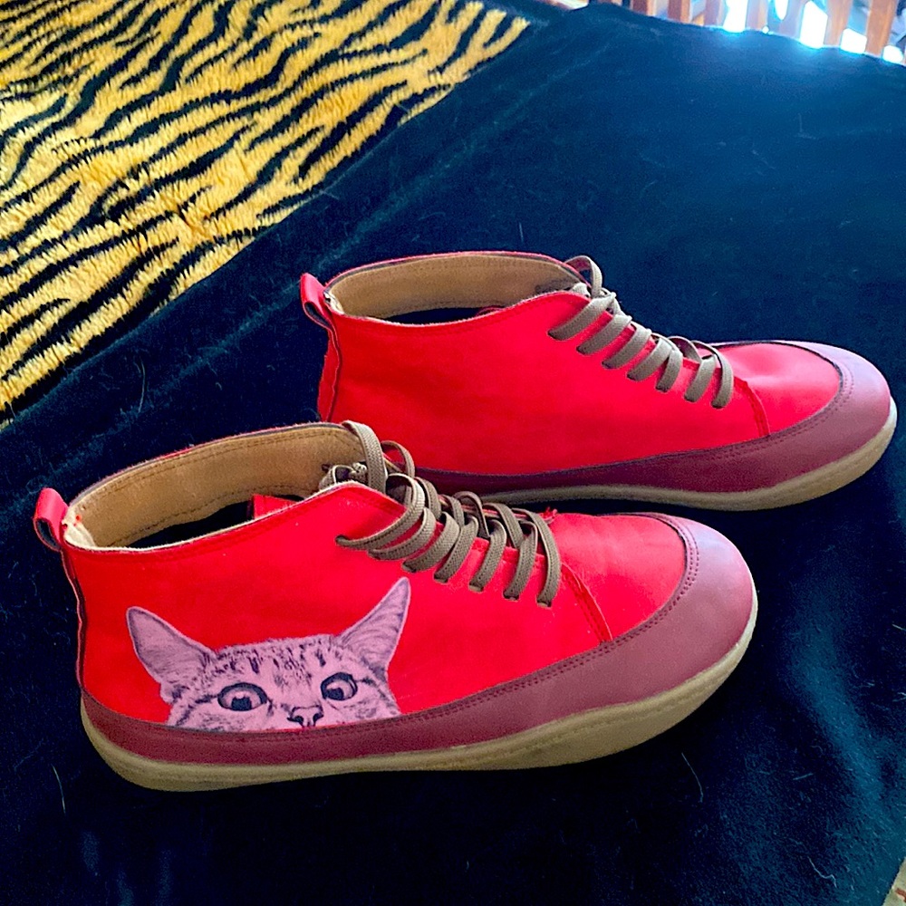 Adorable red ankle boots!